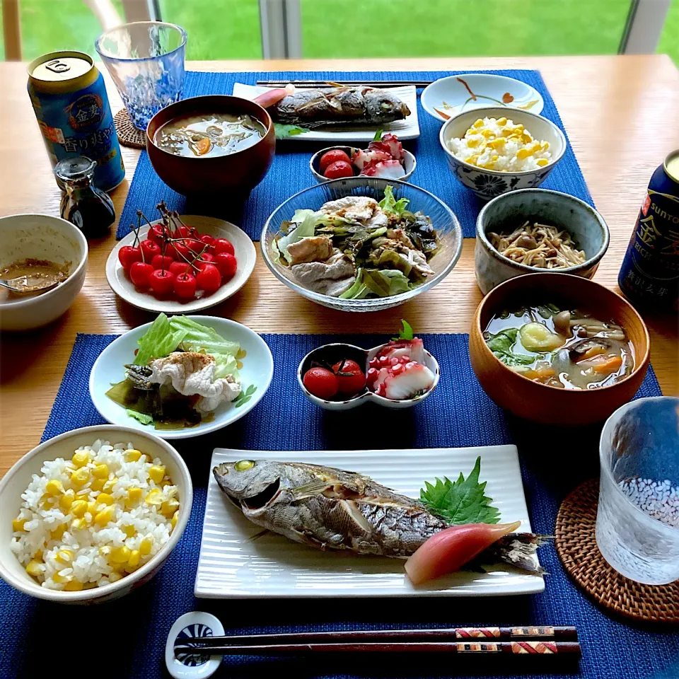 イサキの塩焼きととうもろこしごはん🌽の晩ごはん|むぎこさん