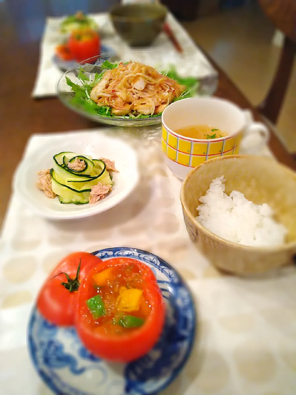 夕ごはん
外はどんよりだけど、食卓は夏全開で!|まめころさん