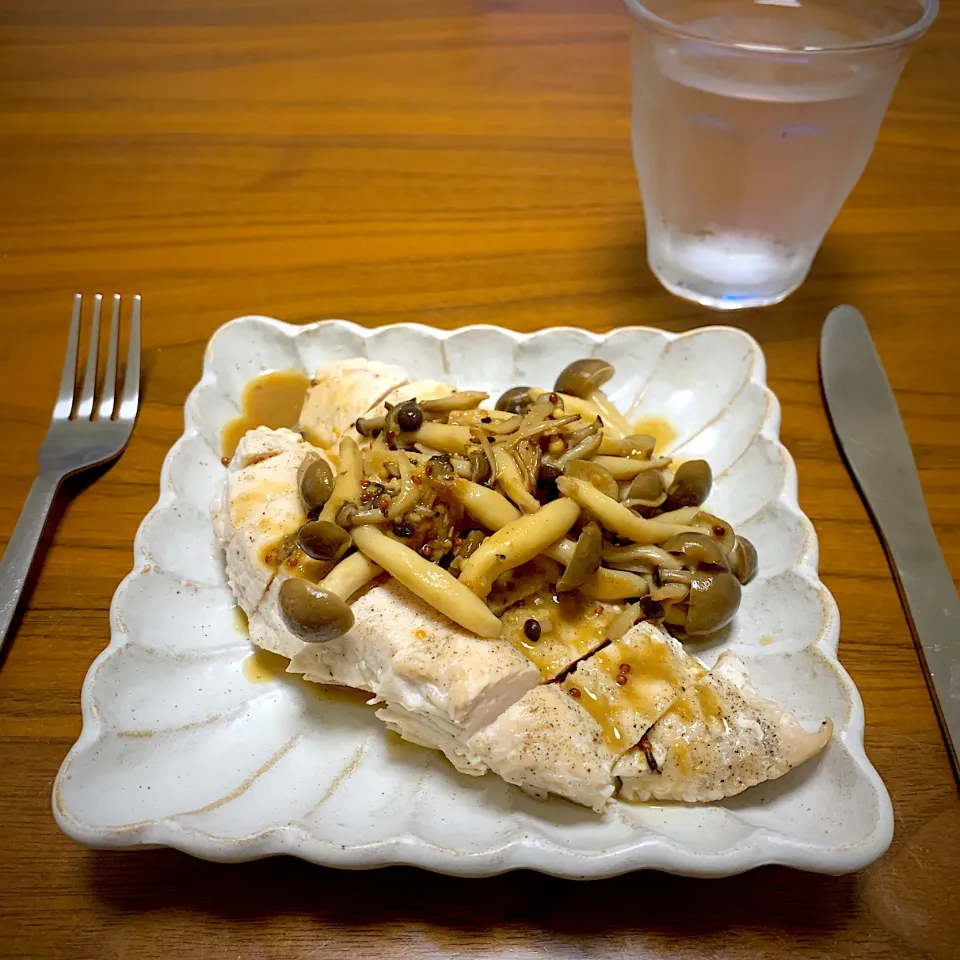 Snapdishの料理写真:とりむね肉のキノコソテー🍄✨|marukoさん