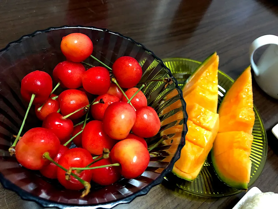 ひと粒何百円⁈佐藤錦🍒と🍈|きむらゆりかさん