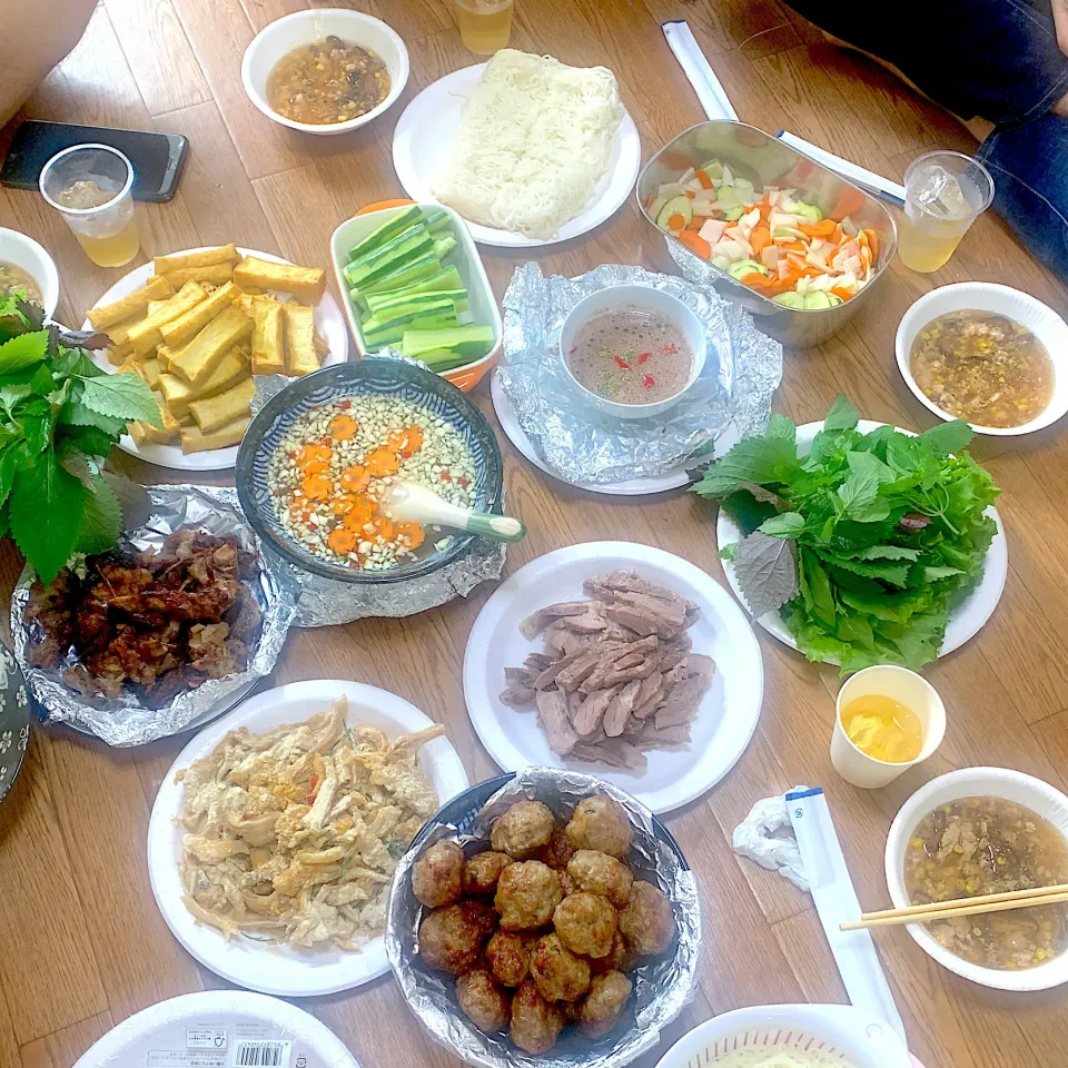 Snapdishの料理写真:Vietnam Foods: Bun cha Hanoi; Bun dau mam tom|sìn mixupuさん