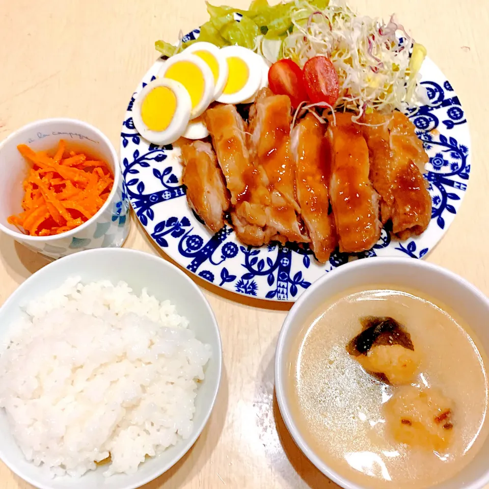 夜ご飯☺︎サラダ＆鶏の照り焼き☆たらこ人参☆がんもとじゃがいもの味噌汁|とまこ(*^o^*)さん