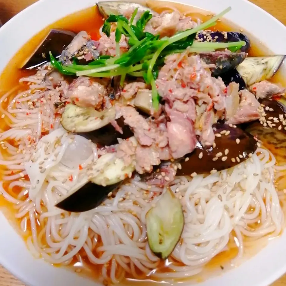 茄子と鯖缶のピリ辛そうめん|いちみさん