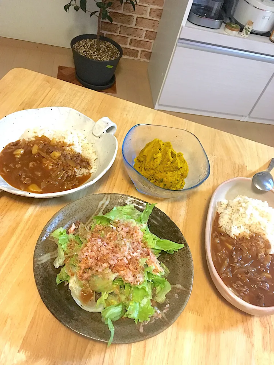 Snapdishの料理写真:ハヤシライスとレタスとツナのおかかサラダ＆カボチャのわさびマヨ風味サラダ(*✪‿✪pღ✿ღﾟ+.【☆GoodEvening☆】.+ﾟღ✿ღq✪‿✪*)|さくたえさん