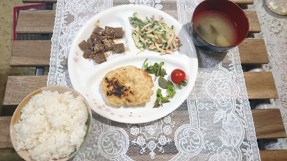 豆腐ハンバーグ
こんにゃくの甘辛煮
きゅうりとカニカマのマヨネーズ和え|はるさん