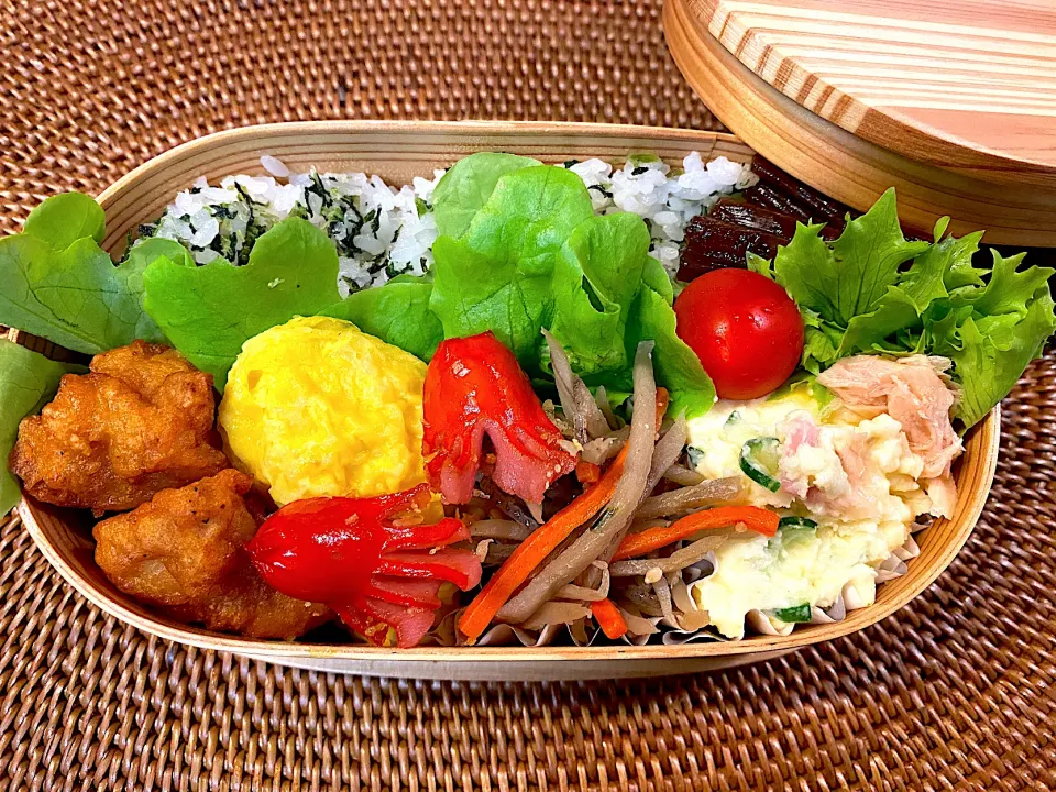 娘のお弁当🍱　唐揚げとオムレツは冷食（笑）|yokoさん