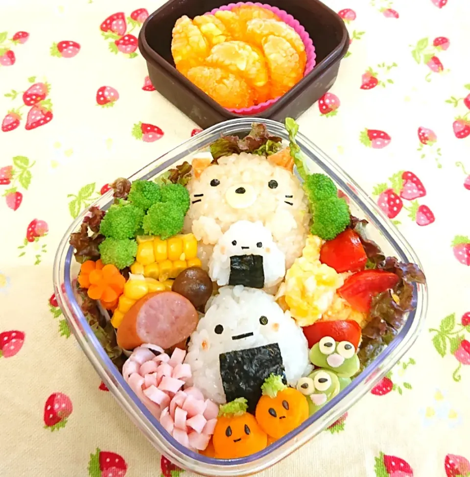 すみっこぐらしと その他テキトーキャラがごちゃごちゃ弁当❤️🤣|みちゅあしさん