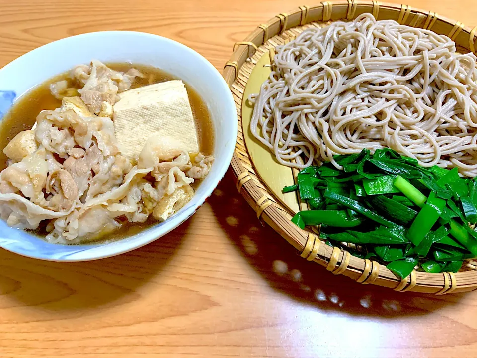 Snapdishの料理写真:肉豆腐とニラ蕎麦|Rickyさん