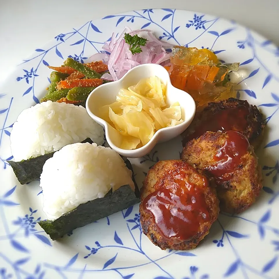 昼ごはん
残りもの色々|まめころさん