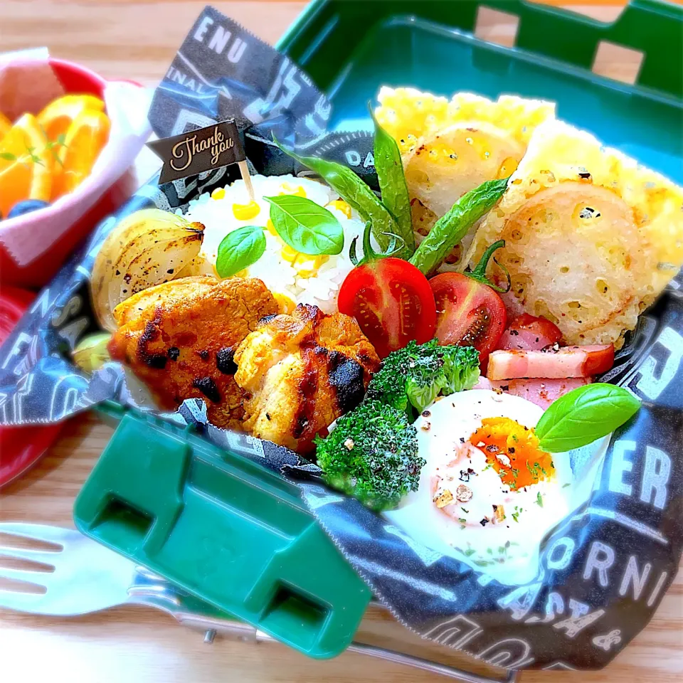 タンドリーチキン🍗レンコンのチーズ焼き🧀弁当🍱|Naoさん