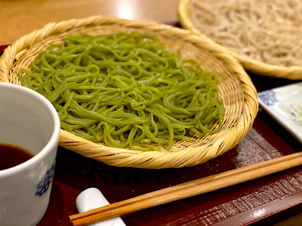 Snapdishの料理写真:茶蕎麦と普通の蕎麦の相盛り|にゃあ（芸名）さん