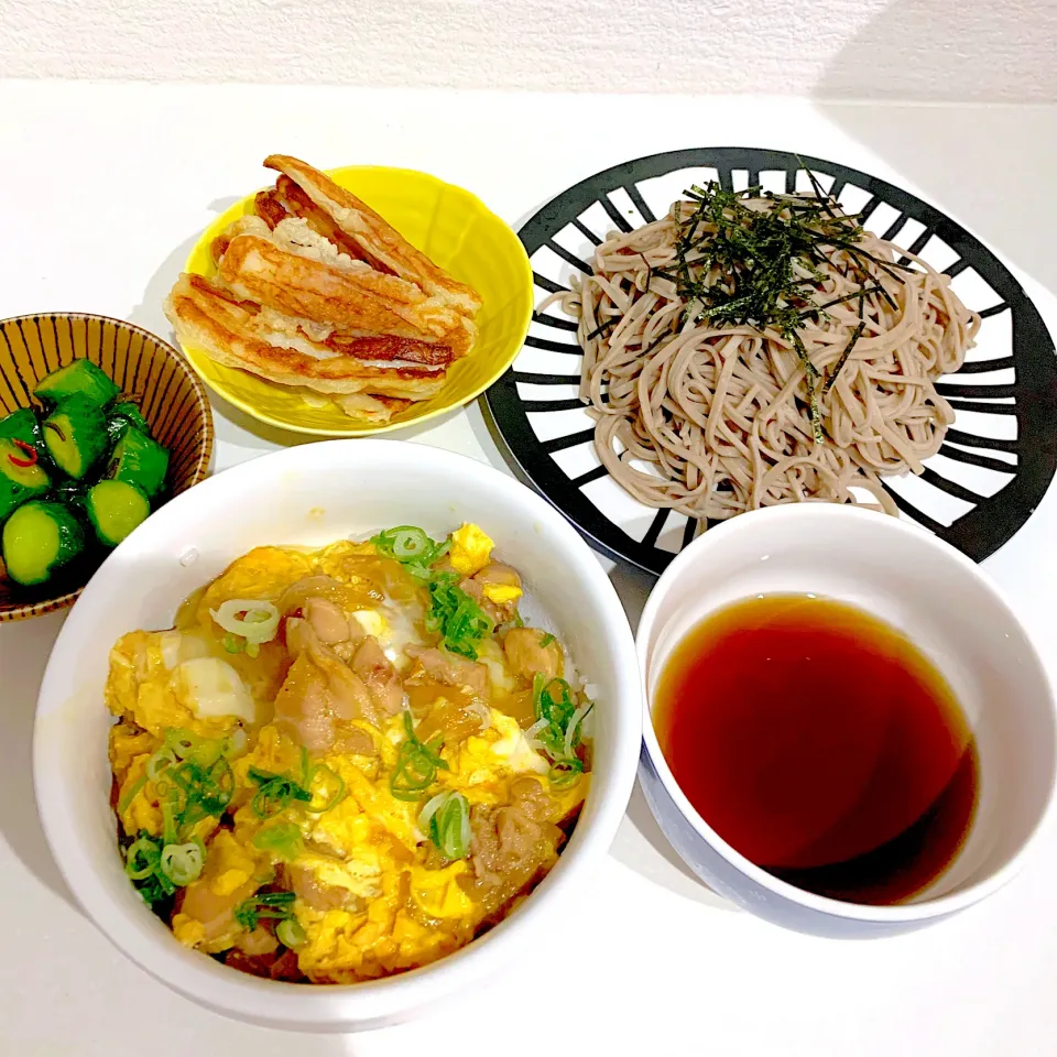 夜ご飯☺︎親子丼☆ピリ辛きゅうり☆ちくわの天ぷら☆お蕎麦|とまこ(*^o^*)さん