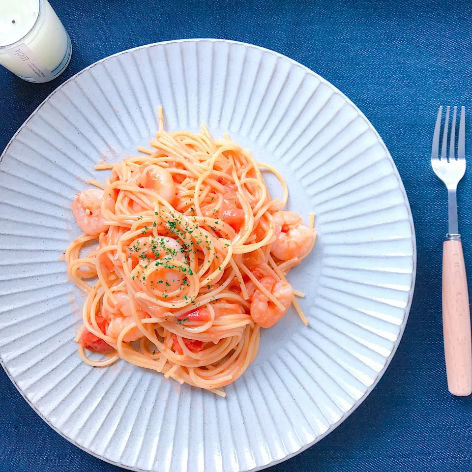 マダム とんちんさんの料理 🍅フレッシュトマトで超簡単な海老のトマトクリームパスタ&初めてのプチフランス|めぐぐさん