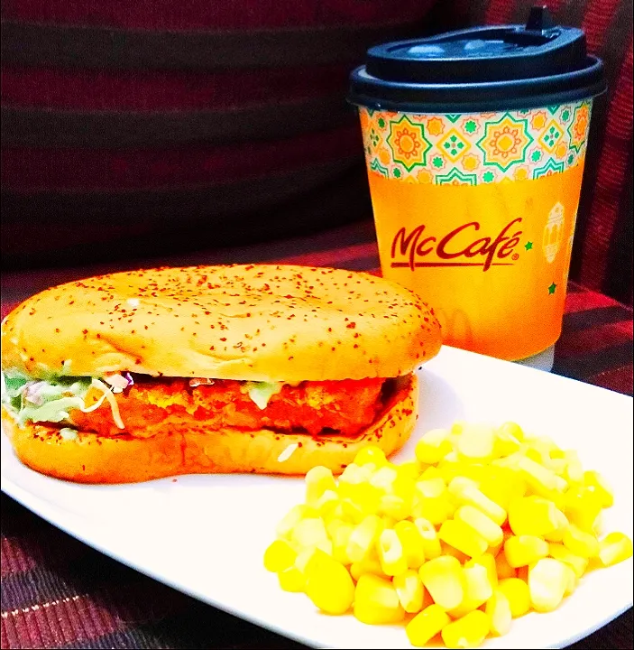 Green Curry Chicken Burger, Corn & Hot Drink|Harlina  (Malaysia)さん