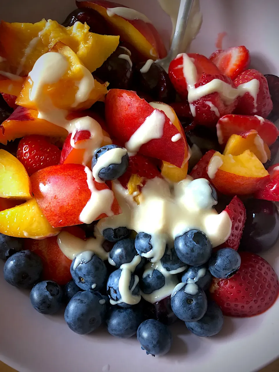 Grapes, cherries, strawberry, nectarine, blueberries and a drizzle of almond butter|MissYumYumさん