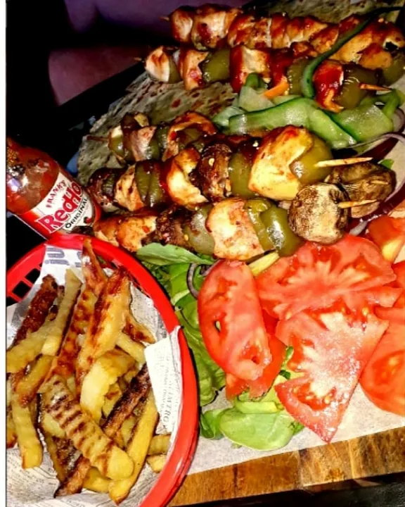 homemade kebabs and chips|kelly2shoesさん