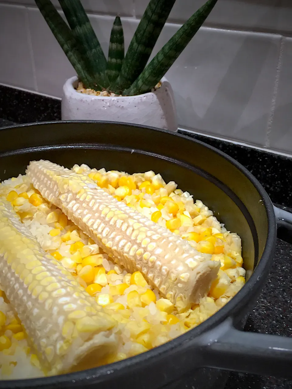 皆さんの投稿を見て作りたくなりました。初めてのとうもろこしご飯🌽|Flowerさん