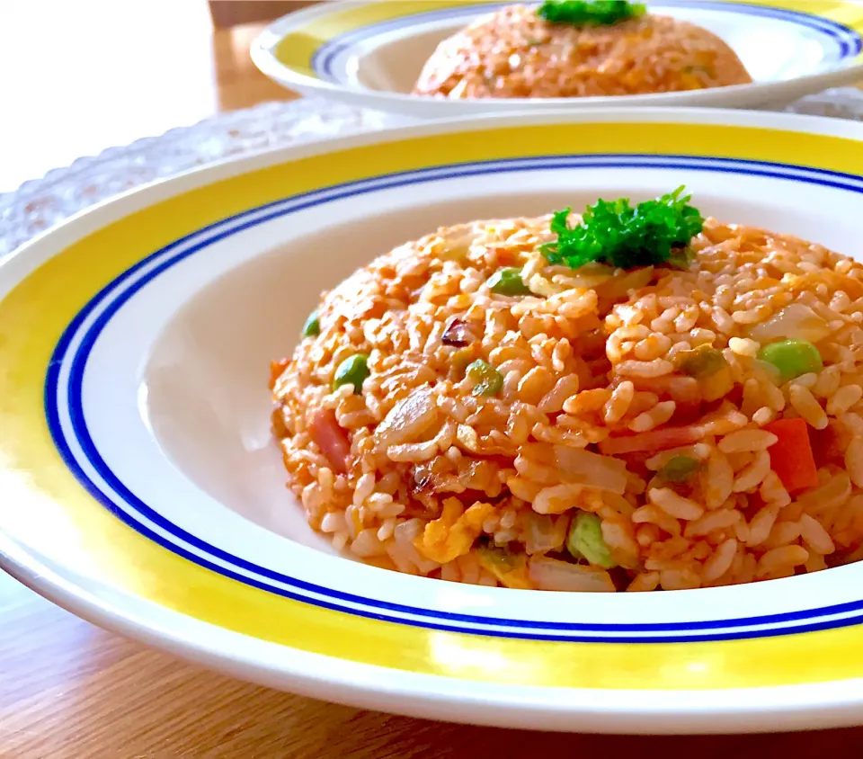 お弁当の具材残りで
ケチャップ炒飯|akopeko ◡̈⋆さん