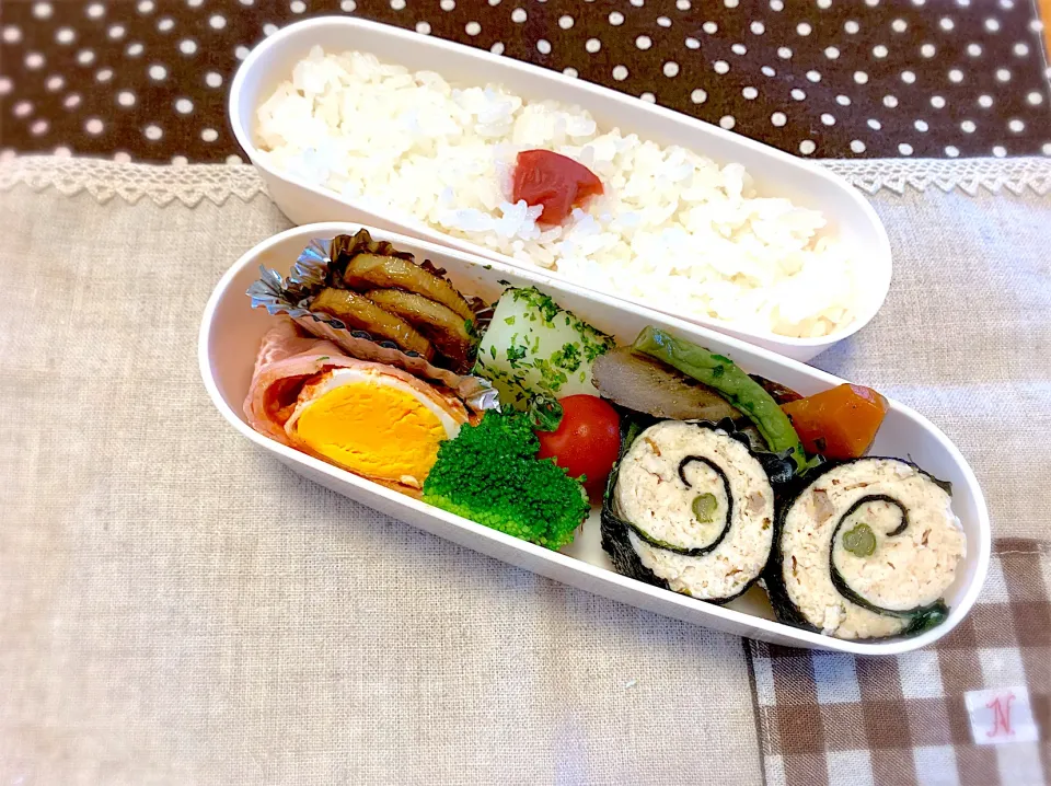 鶏磯辺巻🌀ハムエッグ🥚蓮根甘辛ソテー  😊筑前煮🥕じゃがいも塩あおさ🧂🥔🥦🍅🍚|あやこさん