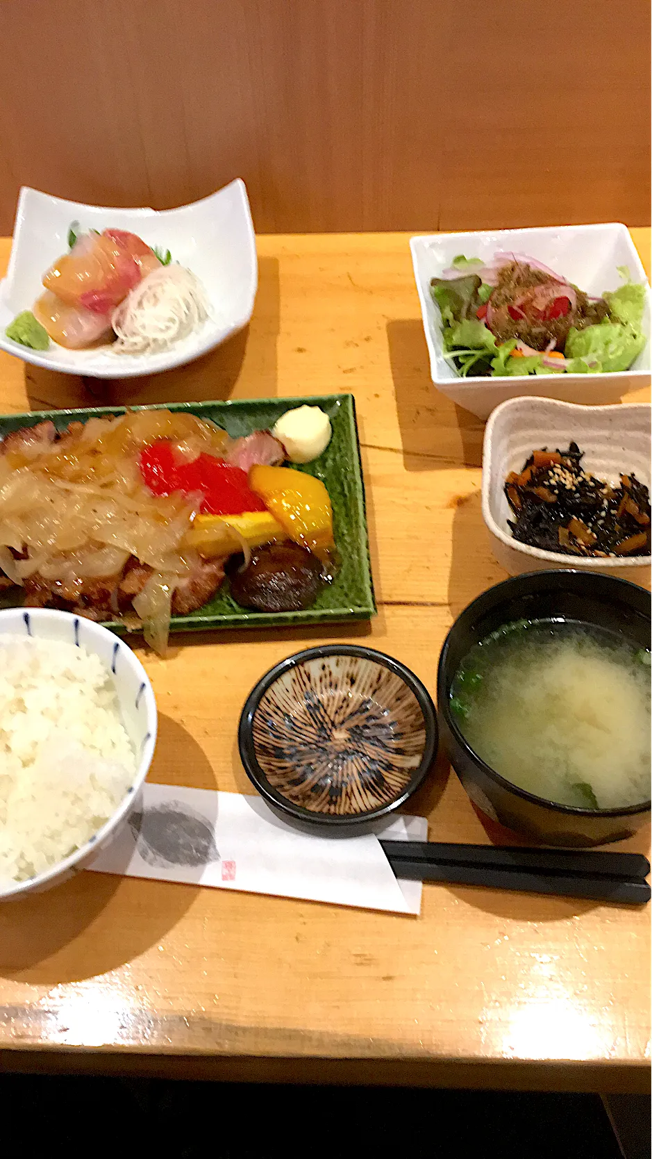 真鯛の胡麻和え&豚肩肉の生姜焼き定食@食彩一番(神楽坂)|yoooochanさん