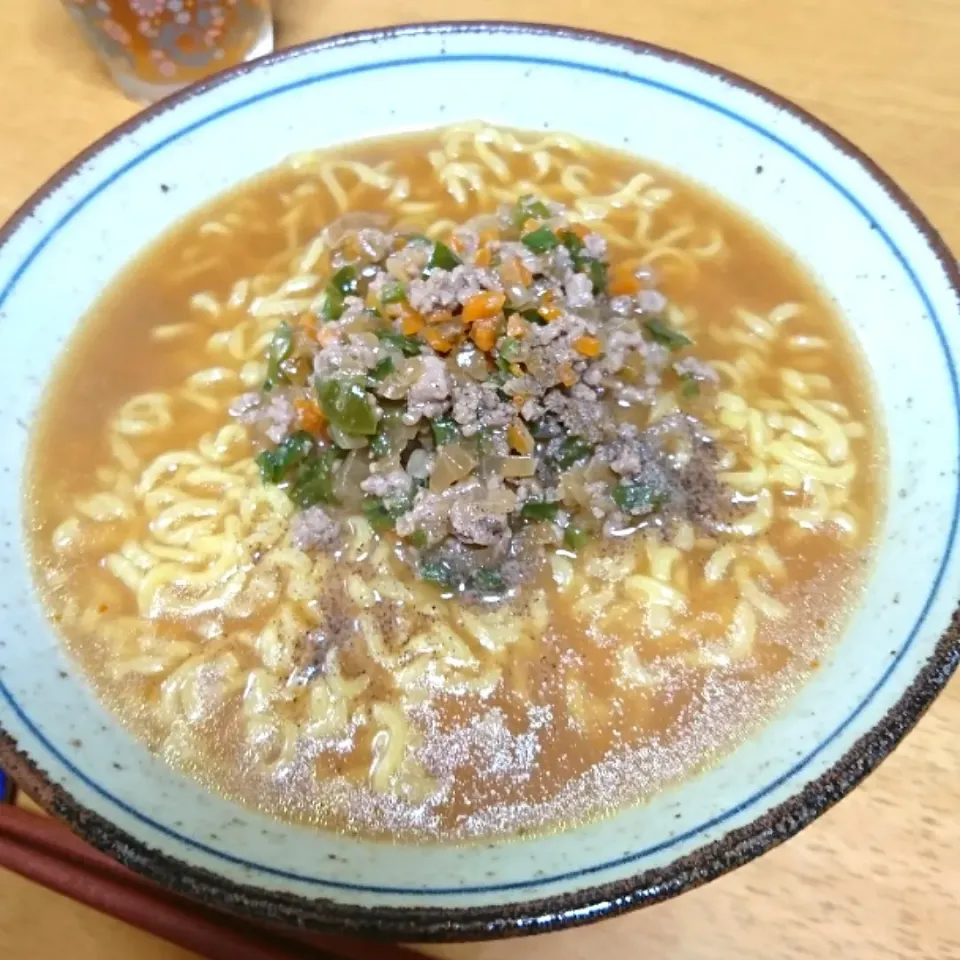 残ってたおかずをみそラーメンにのせた🍜|しまだ ちえこさん