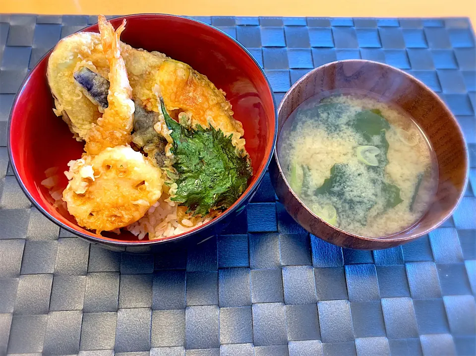 天丼🍤🍠🍆ワカメ味噌汁😁|あやこさん