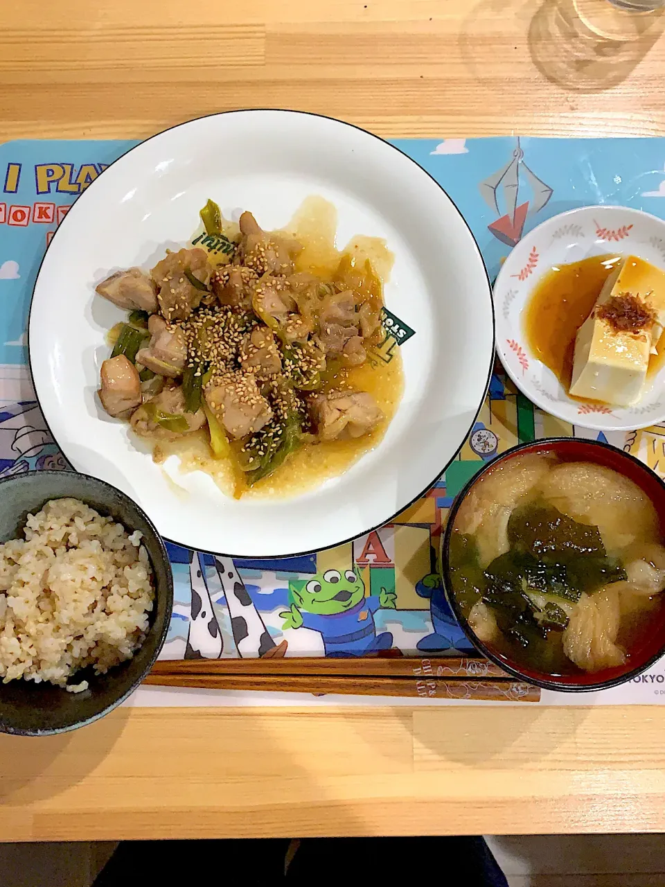 ・鶏もも肉と白ネギの照り焼き　・冷奴　・お味噌汁|ぺろたんさん