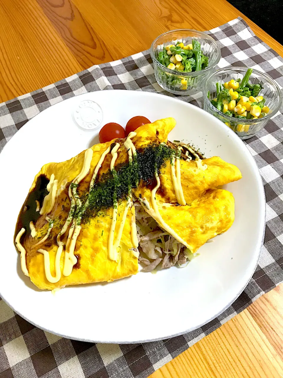 とんぺい焼き、菜の花とコーンのマヨ和え|sayaさん