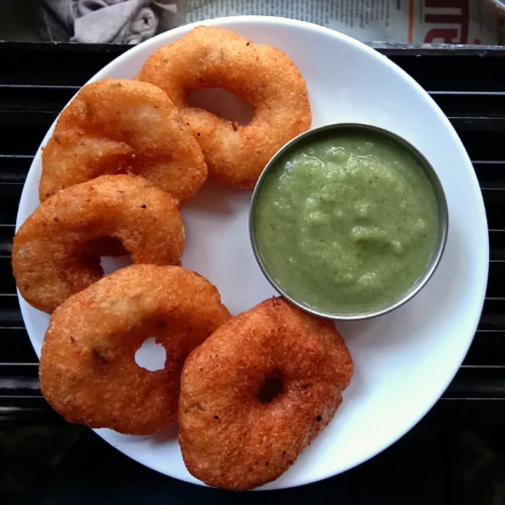 Meduvada with Chutney❤️|sakshifoodさん