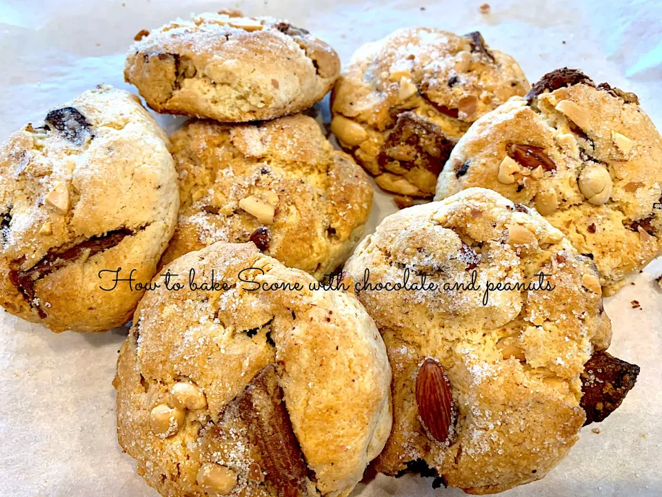 Scone with chocolate and peanuts|cocochiさん