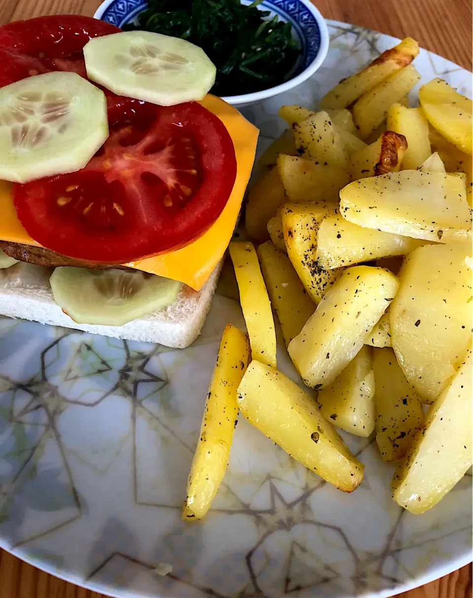 Vegan burger and home-made fries|MissYumYumさん