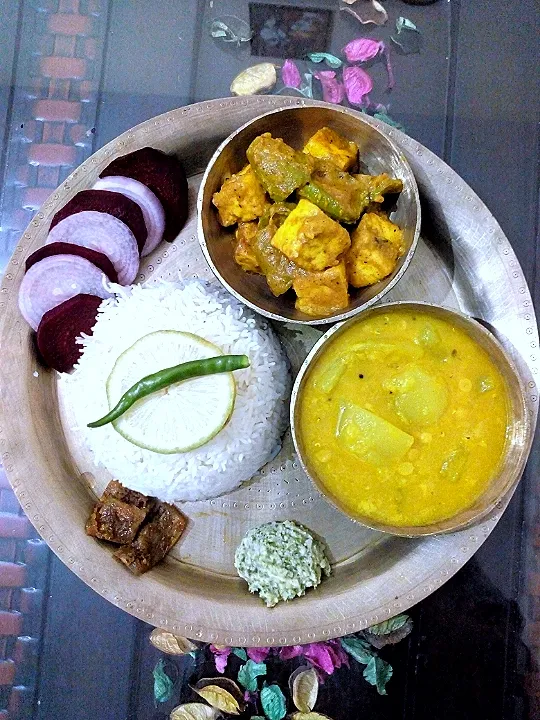 #Home made 
#Assamese cuisine 
#Paneer with potol and milk 
# mix dal with raw papaya 
#Kaji nemu pickle 
#Padina raw mango chutney 
# salad|Taste of dipsikha's kitchenさん