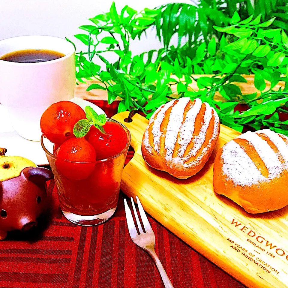 朝からパン作り　　🥖ミルクハースと🍅ミニトマトのマリネ　クープ入れがイマイチ　いやイマ2💦|Sの食卓さん