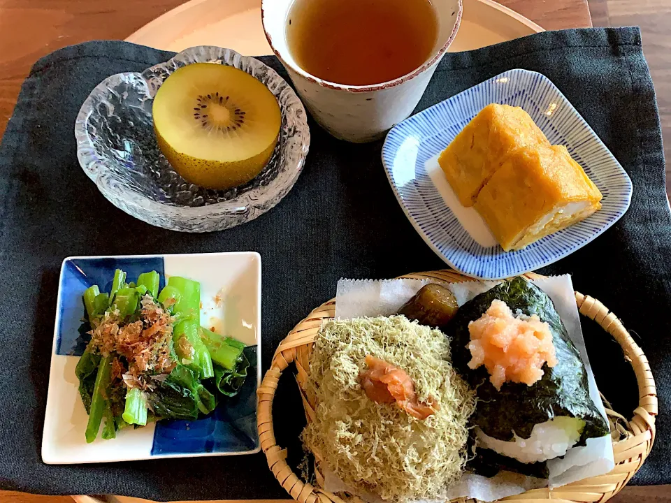 ☀️ご飯は、おにぎり定食✨|たまにゃんさん