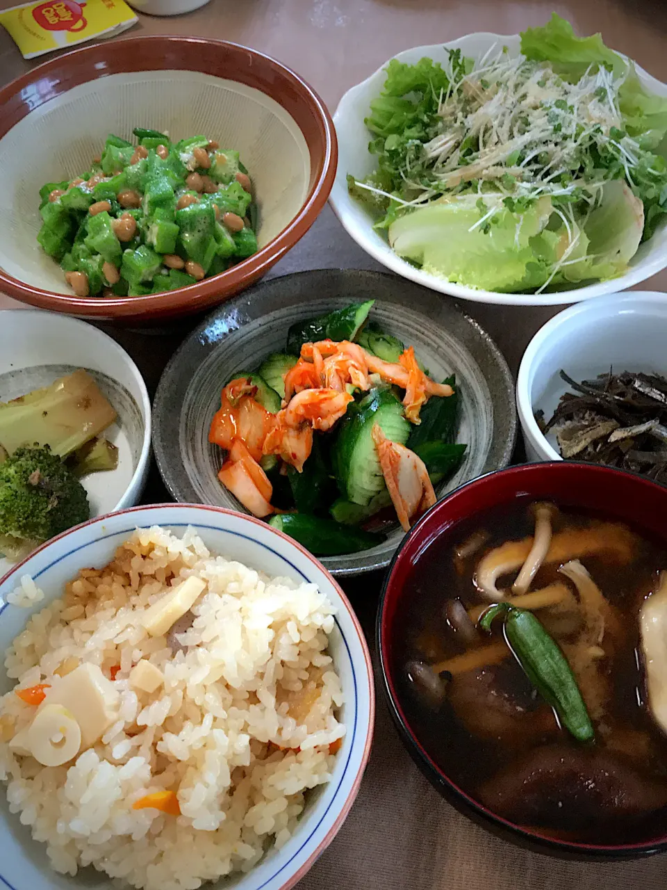 筍ご飯ときのこの味噌汁　休日の遅めの野菜朝食|カピバラおやじさん