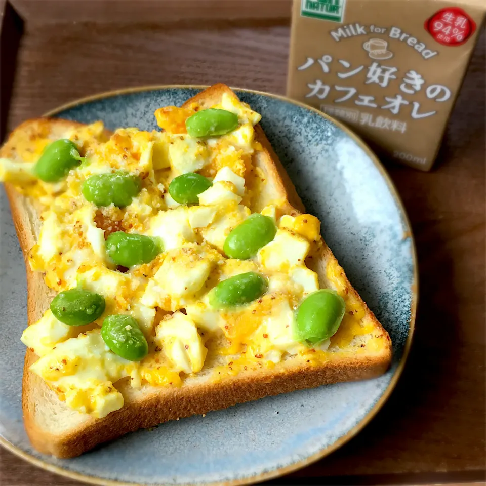 たまご枝豆トースト🍞|べべべさん