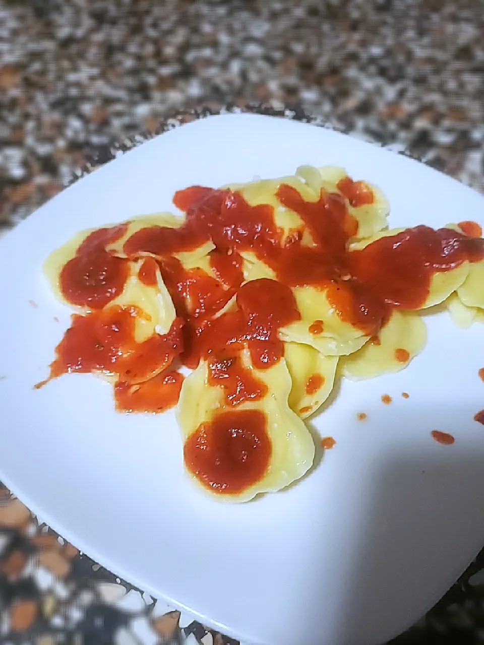 Mozzarella Stuffed Ravioli With Homemade Sauce|Joshua Avilesさん