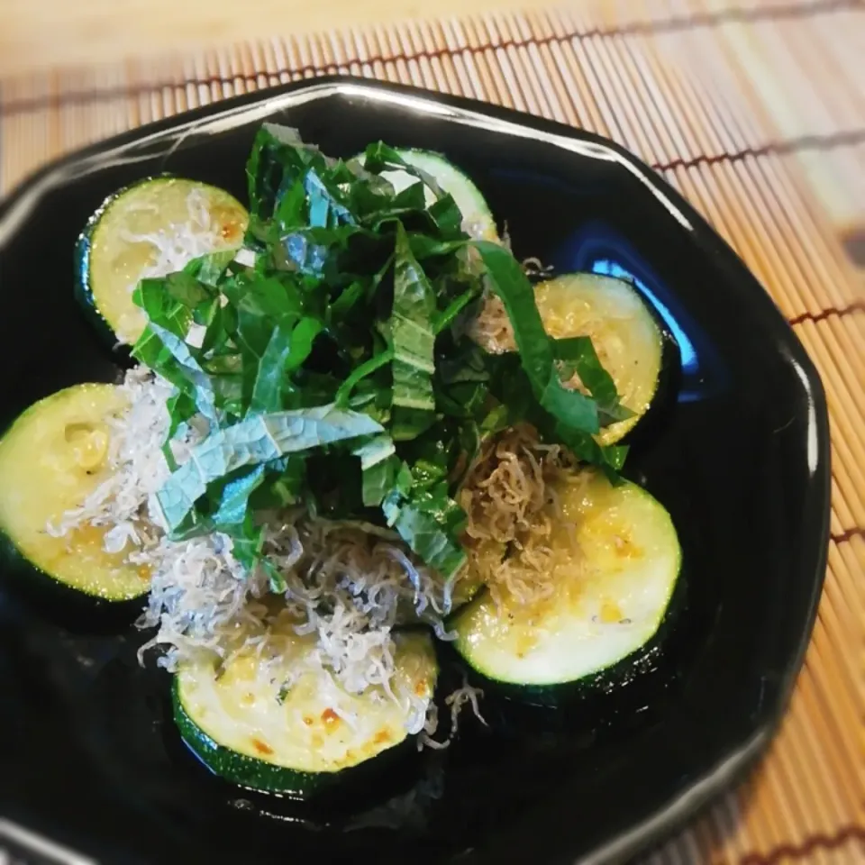 ズッキーニのソテーしらす乗せ|野菜が主食さん