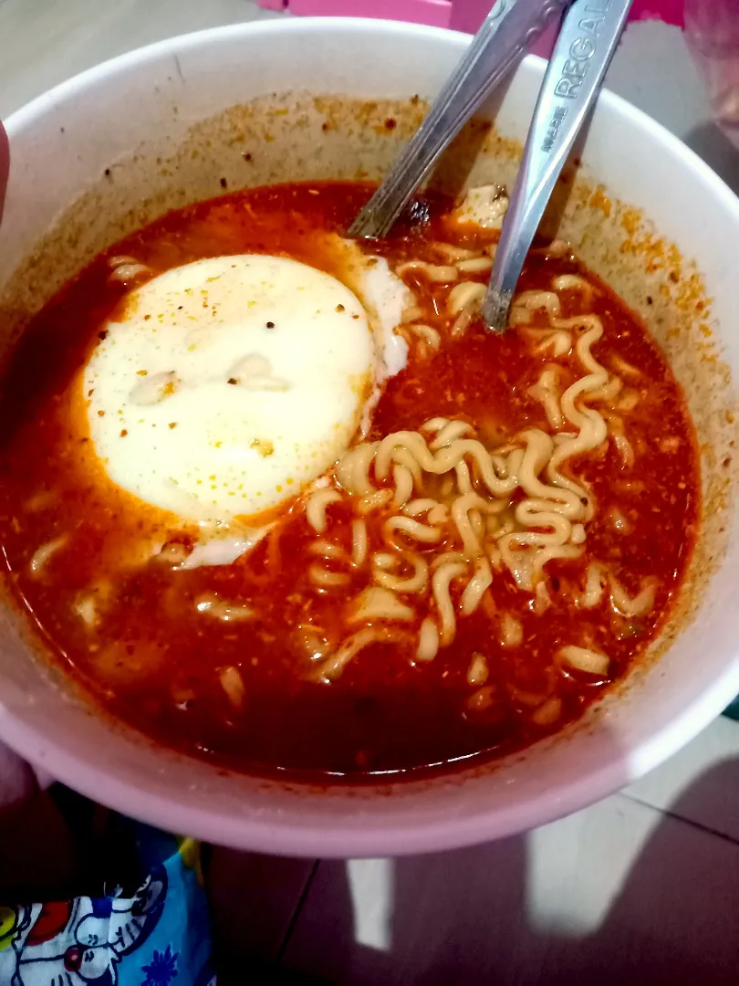 noodles spicy chicken🍜|Mega Tjanさん