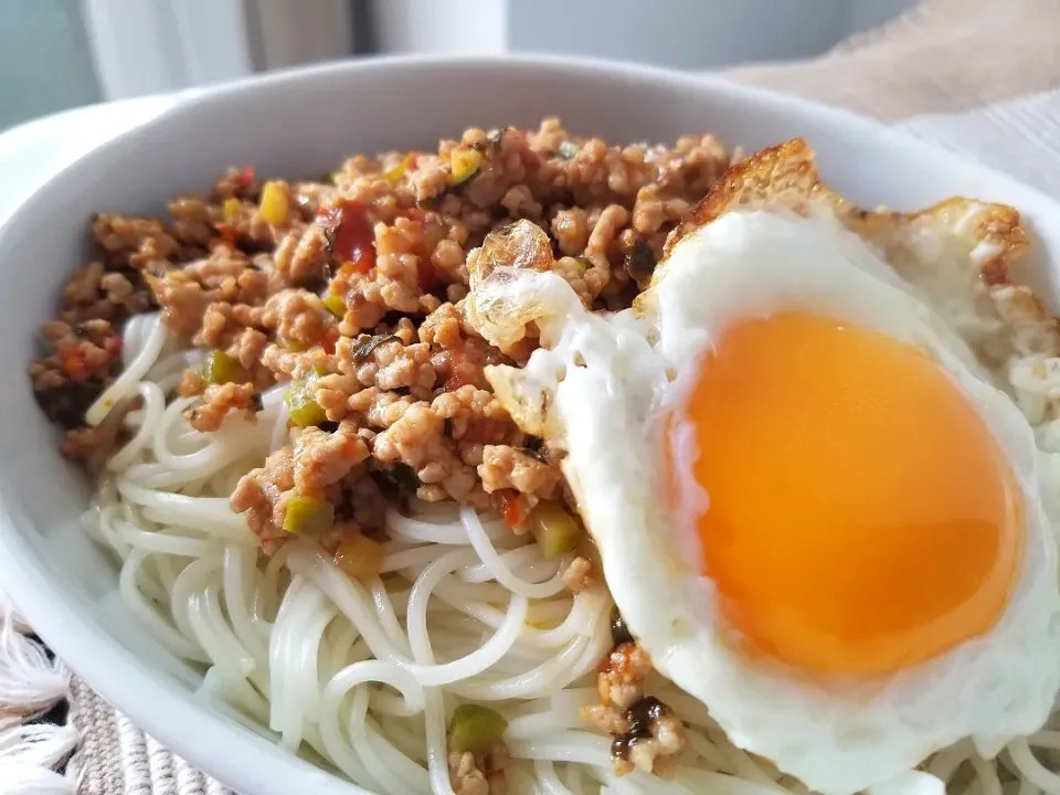 Snapdishの料理写真:ガパオ麺にしてみました♪|しあるさん