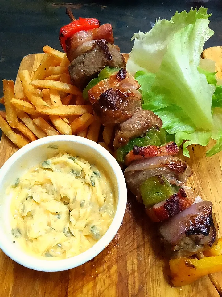 Snapdishの料理写真:brochette de gigot dagneau
(grilled lamb skewer with bearnaise)|chezgastonklさん