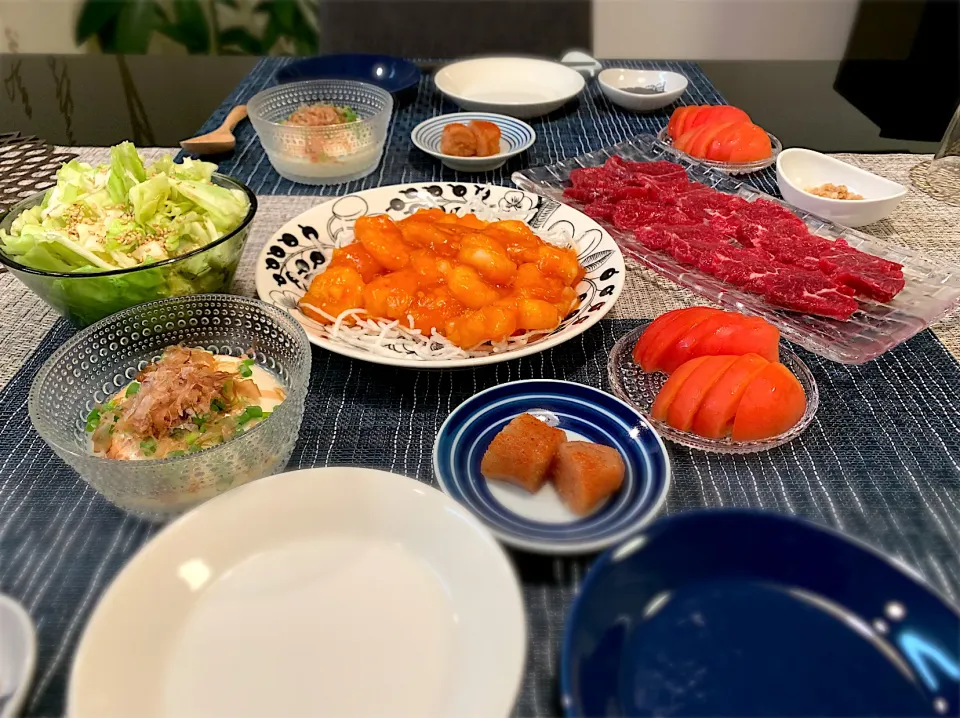 エビチリ、馬刺しなどで家飲みメニュー😊|ゆかさん