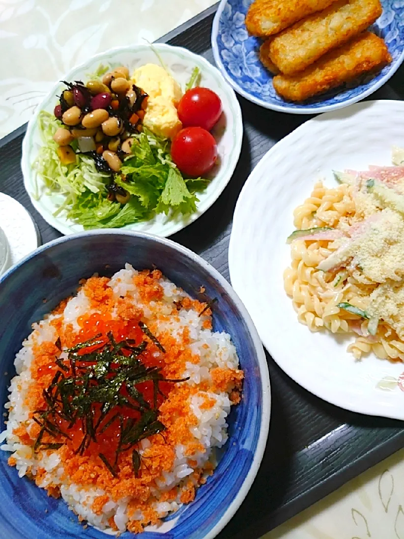 夕飯はいくら丼

サラダは残りものがあったのに、マカロニサラダも作ってしまった😵💧|🍒ふみりん🍒さん