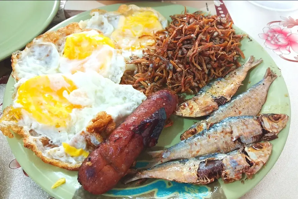 Snapdishの料理写真:Filipino Breakfast|ghretzさん