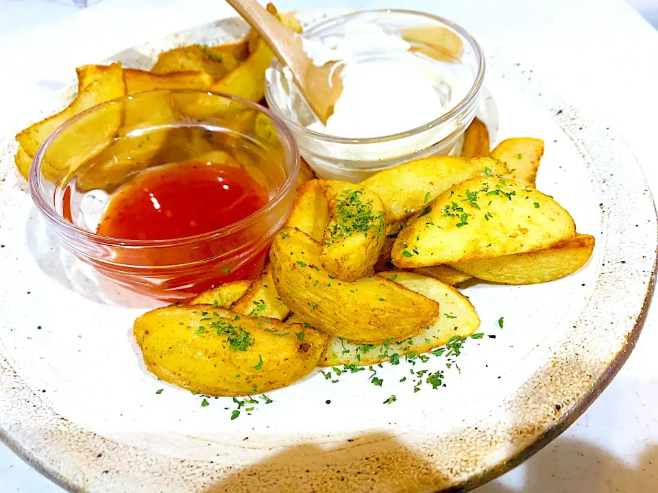 Potato Wedges with sour cream and sweet chilli sauce ポテトにスイートチリとサワークリーム添え|Megさん