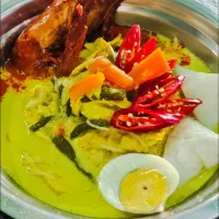 Snapdishの料理写真:Lontong masak lodeh sambal prawn with  coconut milk.😍😍😍|surie hkzさん