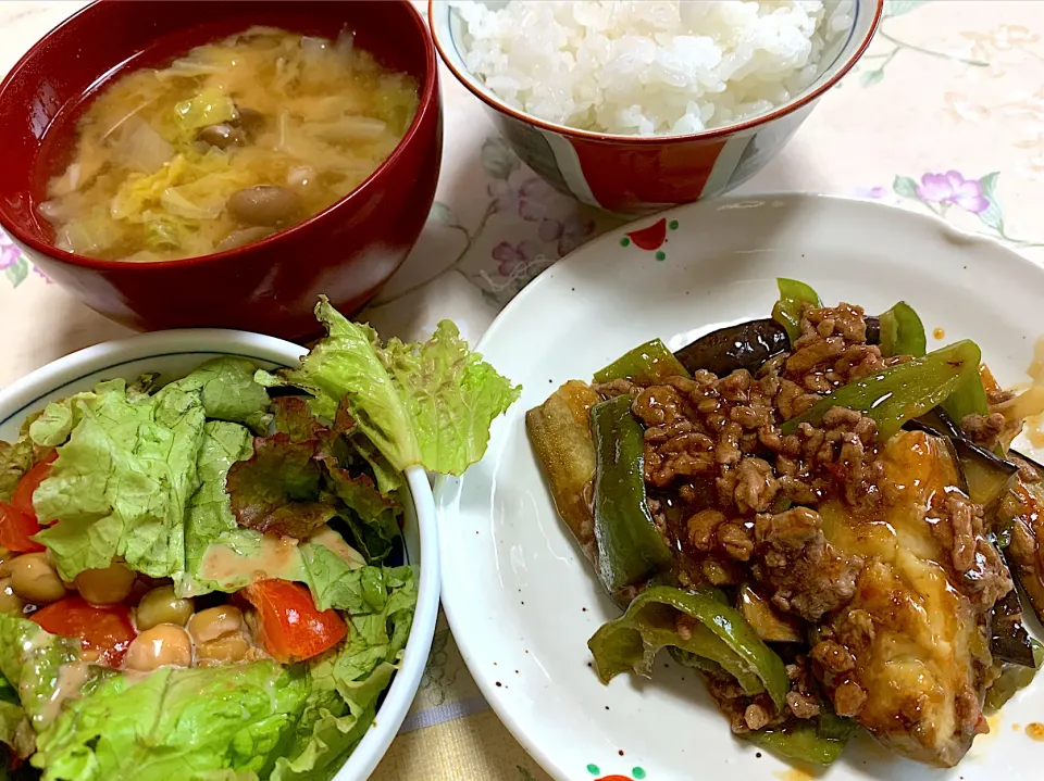 朝ごはん、麻婆茄子、野菜サラダ|Isimura Hidekiさん