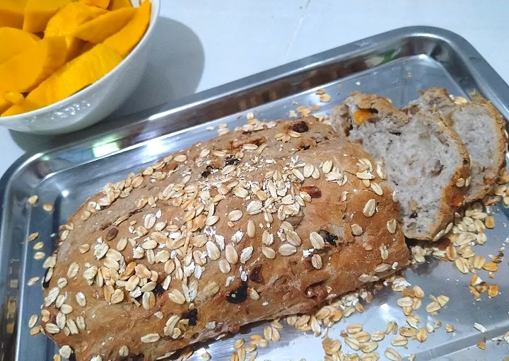 Muesli Bread & Mango for breakfast|Harlina  (Malaysia)さん