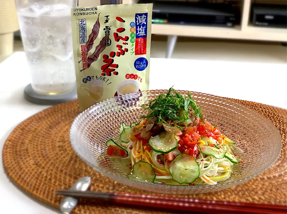 お昼ごはん。いただいた減塩こんぶ茶でぶっかけソーメンを作ってみました。|yukiさん