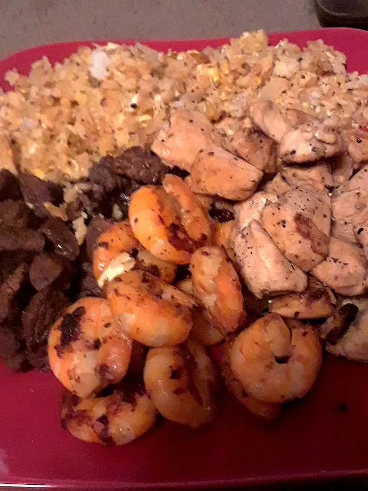 Hibachi chicken and shrimp and steak with fried rice|Lou S. Alexanderさん